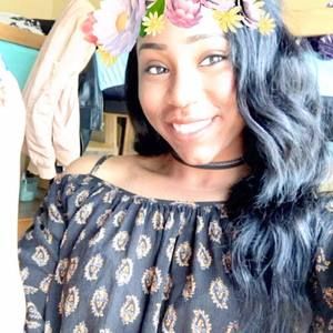 Meet your Posher, Caryelle